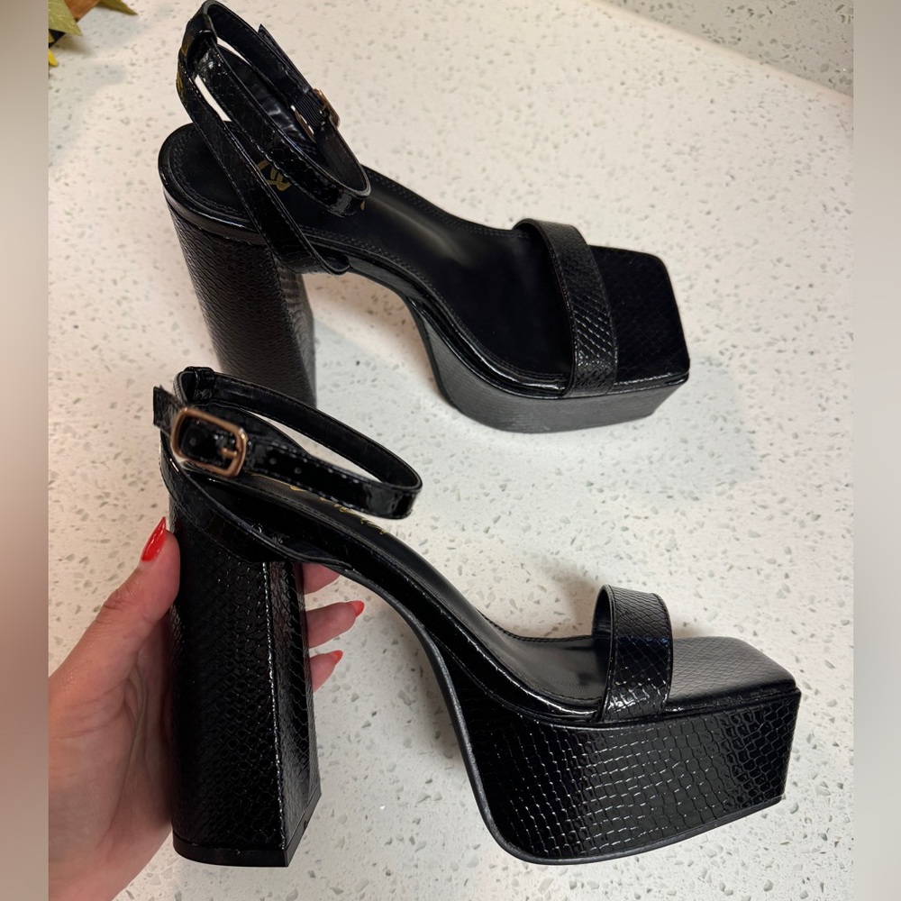 Liliana Black Block Platform Heels